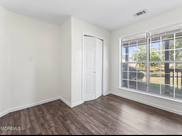 339 Yorkshire Pl — Photo 8