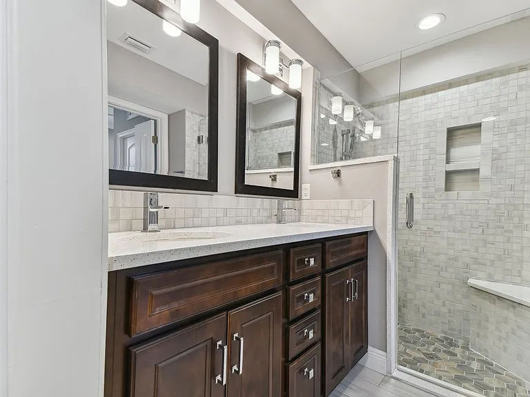 21000 Isola Bella Cir — Photo 7