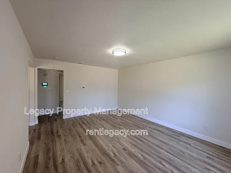 3805 32nd Ave — Photo 7