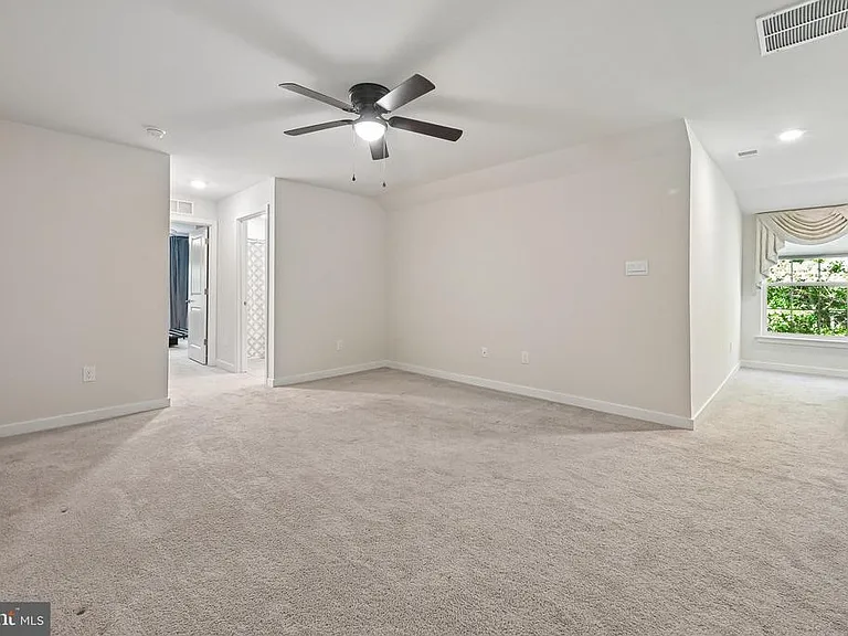 235 Congressional Ct — Photo 22