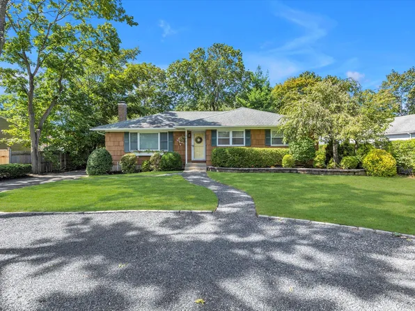 107 Lodge Avenue, Huntington Station, NY 11746