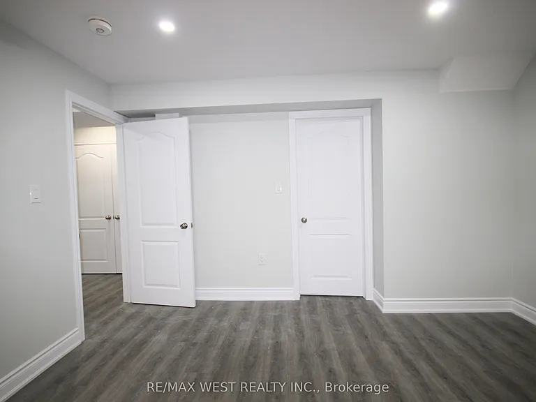 152 The Queensway #BASEMENT — Photo 20