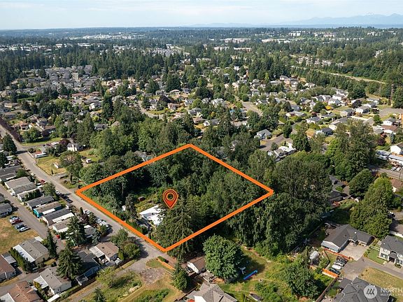 3rd image of 14808 Larch Way