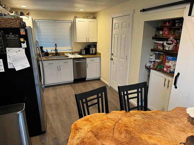 1107 Shuler Ave — Photo 4