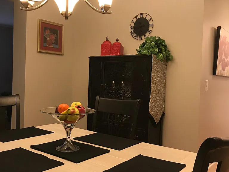 Dining room table & hutch