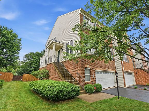2nd image of 118 Ivy Hills Ter