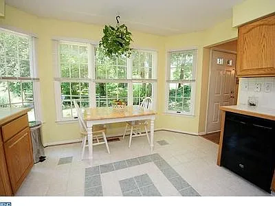 160 Neil Ct — Photo 4