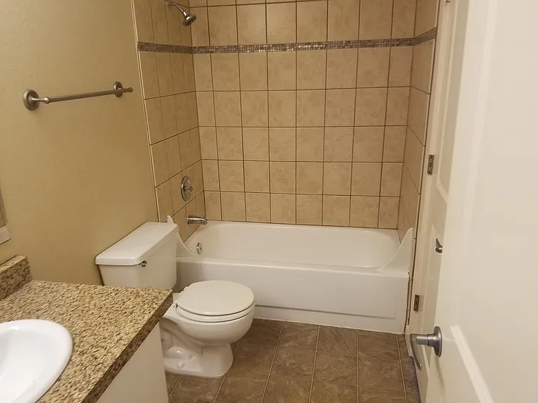 412 Center Rd #D4 — Photo 3