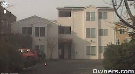 Newer 5 unit apartment building