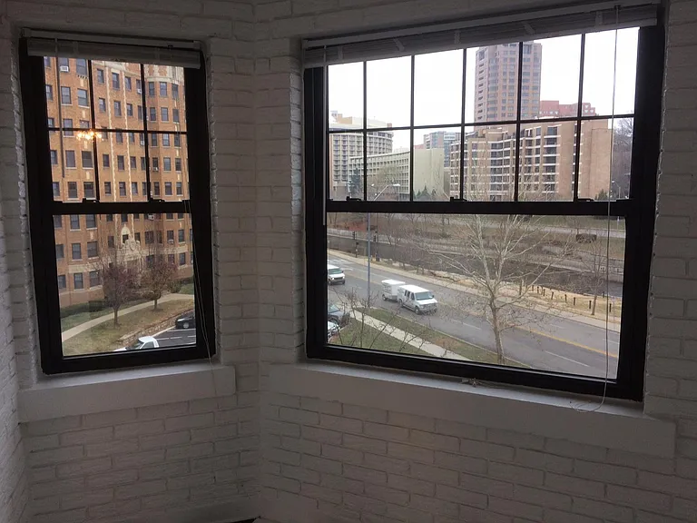 Lowell Apartments — Photo 33