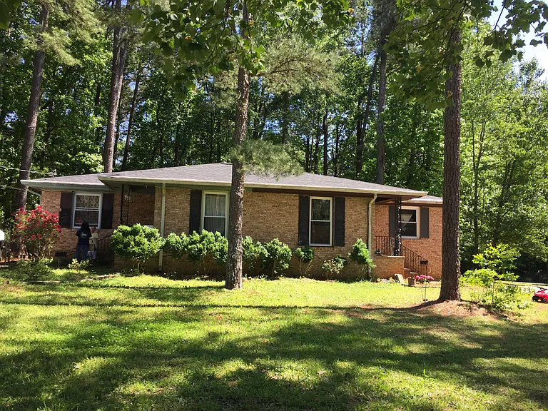 5352 Bishops Cir #A — Photo 2