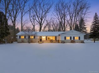 5837 Lakeshore Rd, Fort Gratiot, MI 48059