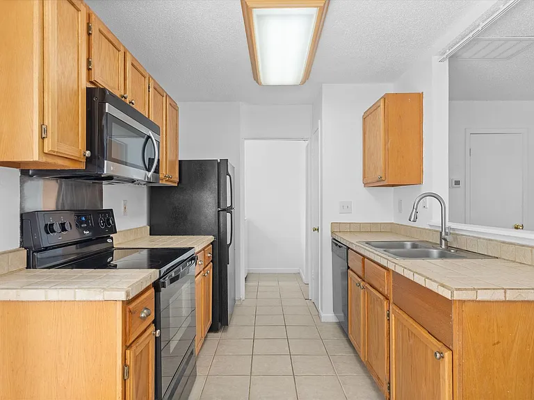 1015 E Yager Ln #79 — Photo 8