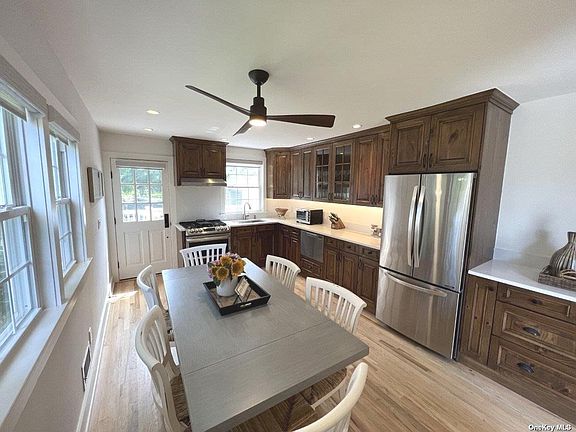 5th image of 205 Central Dr