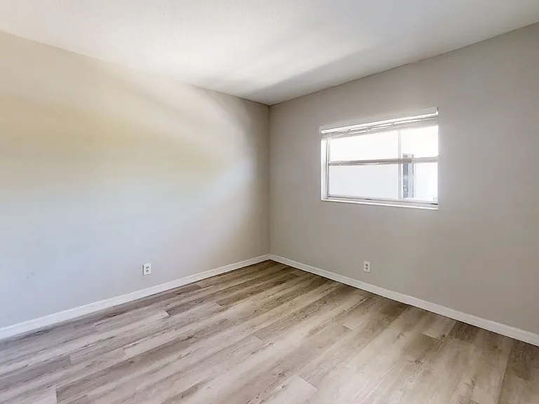 426 Palm Ave N #9 — Photo 7