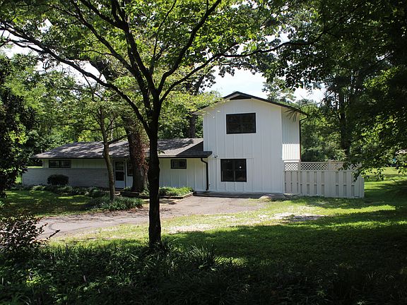3rd image of 820 Abington Ln