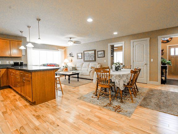 3rd image of 265 Westland Dr