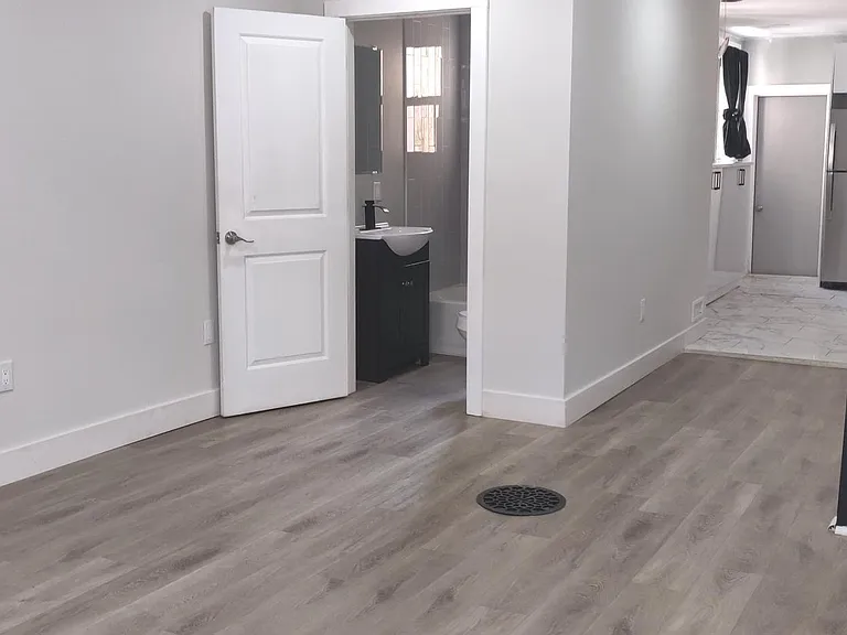 2324 Watkins St — Photo 3