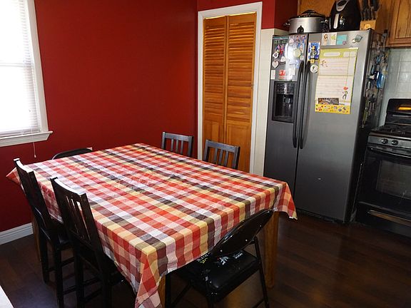4th image of 181 Helen St