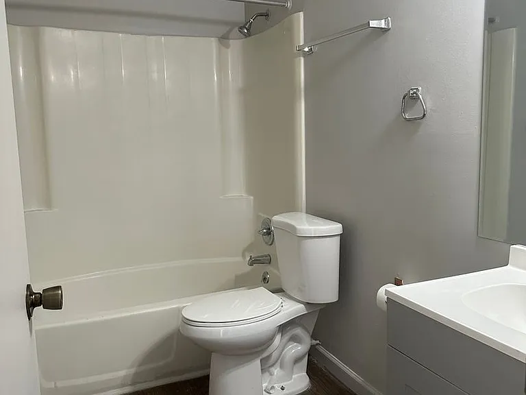 400 W Columbus Rd — Photo 6