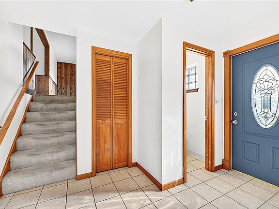 2nd image of 202 Quarry Dr