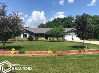 1004 W Pleasant Valley St, Sigourney, IA 52591