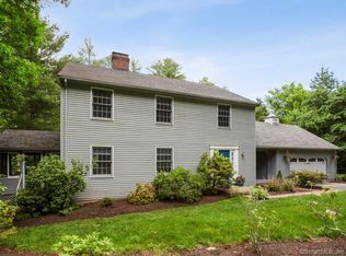 102 Parkview Dr, Avon, CT 06001