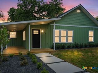 806 21st St, Hondo, TX 78861