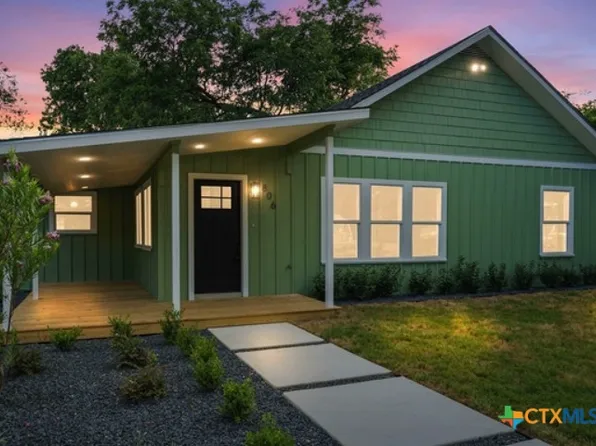 806 21st St, Hondo, TX 78861