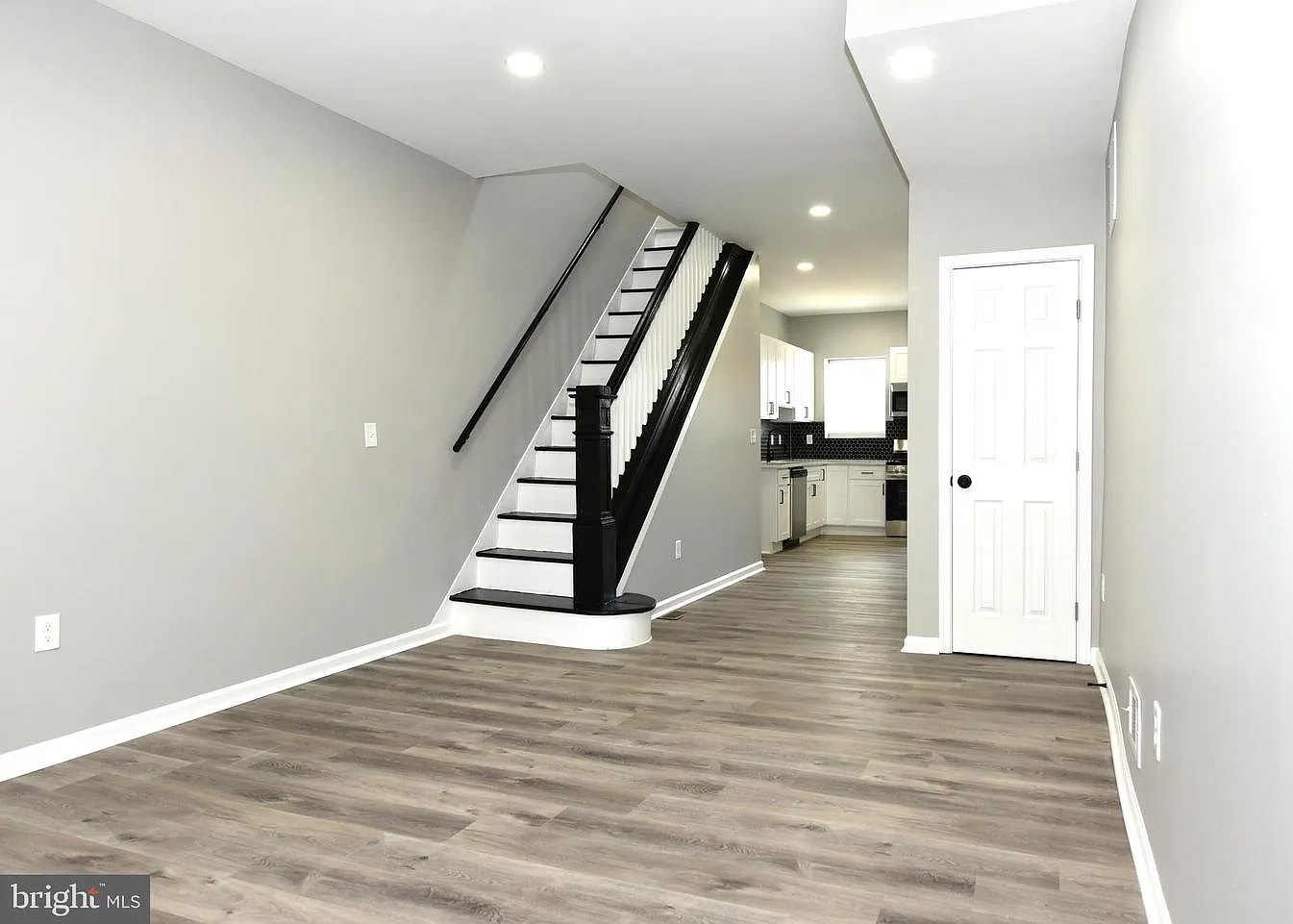 3 bed, 2.5 bath, 1200 sqft, $1,600 — Photo 3