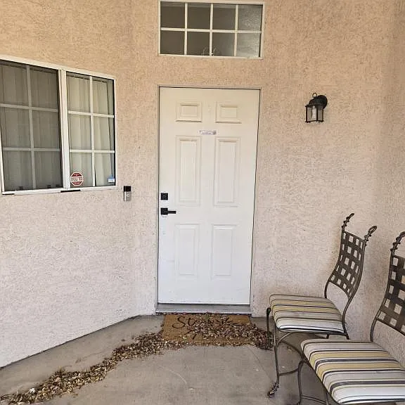 1933 E Leisure Ln — Photo 3