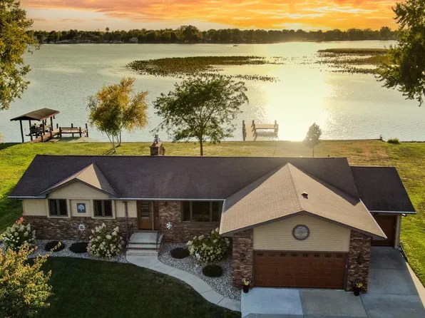 230 Twin Harbor Dr, Winneconne, WI 54986