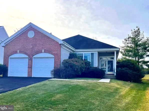 8 Manley Rd, Pennington, NJ 08534