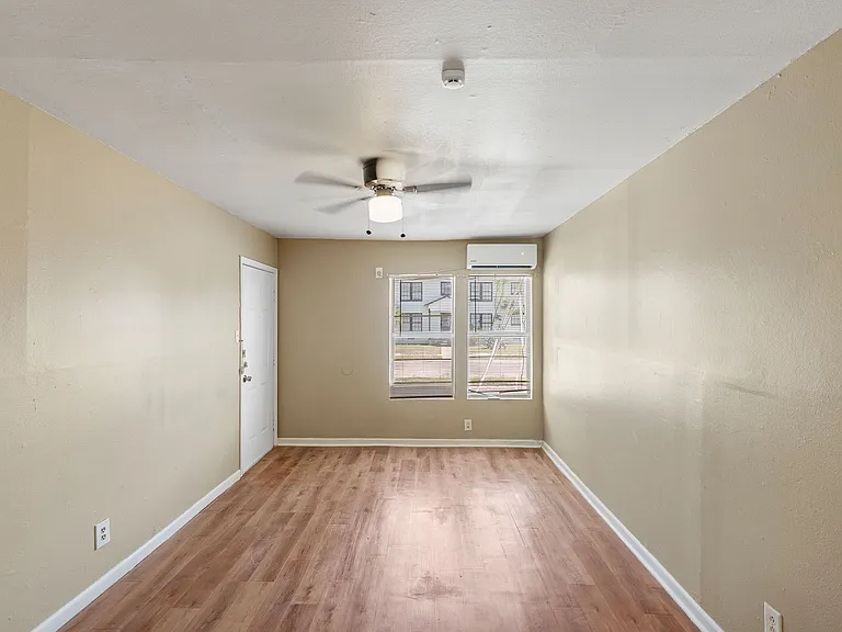 652 Robinson St #4 — Photo 5
