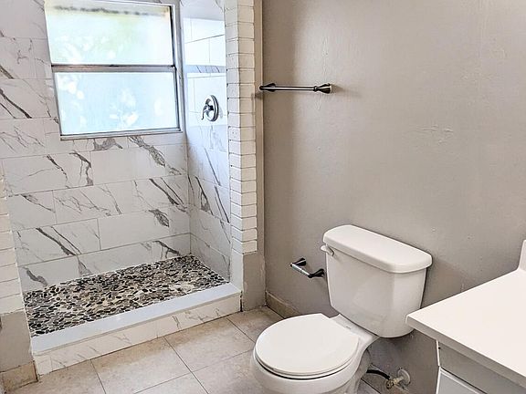 4th image of 920 SW 80 Avenue #B