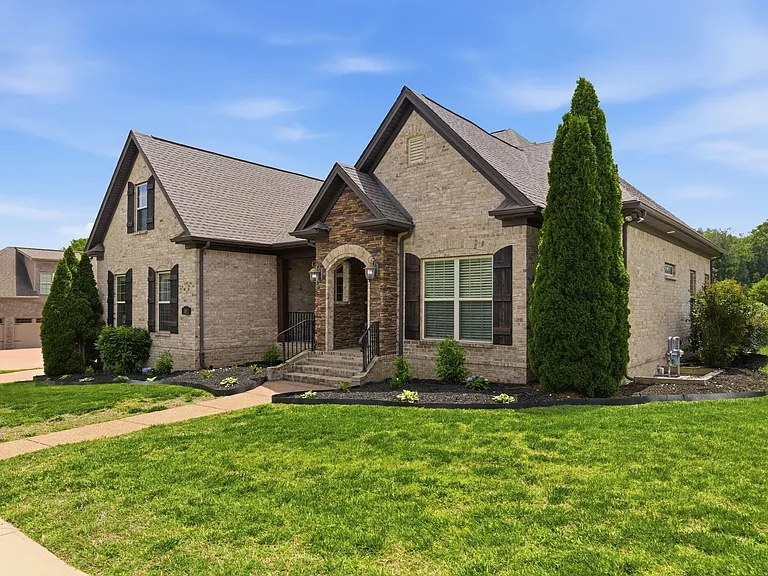 101 Corbin Ct — Photo 2
