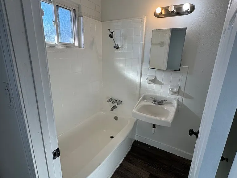 110 Gennaro Pl — Photo 7