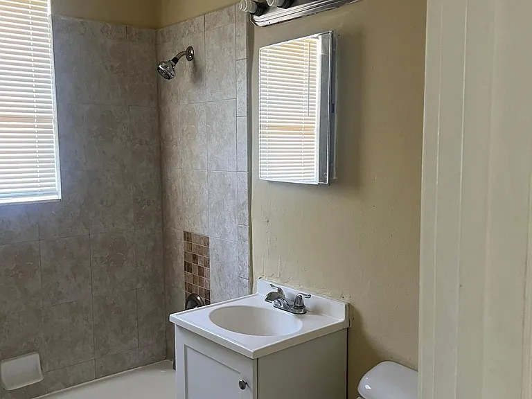 4721 NE 18th Ave #0 — Photo 11