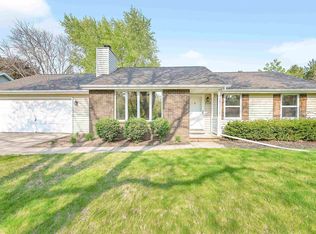 700 Green Ridge Dr, Green Bay, WI 54313