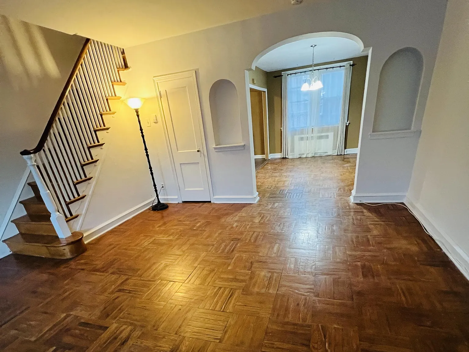 4 bed, 1380 sqft, $1,800 — Photo 4