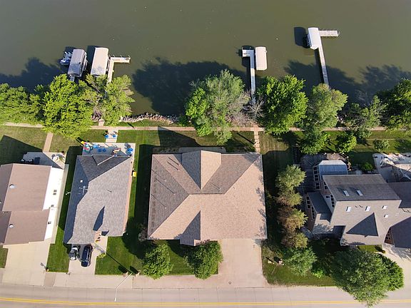 3rd image of 910 E Shore Dr