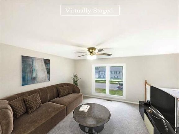 3rd image of 1032 Broadmore Ln