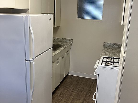 3rd image of 309 Oak Ave #3