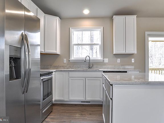3rd image of 74 Essex Pl