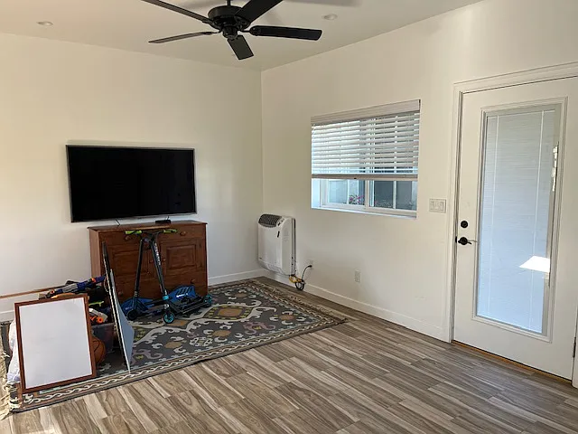 Studio, 240 sqft, $2,400 — Photo 4
