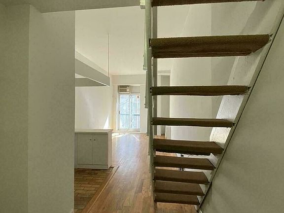 2nd image of 33 Gold St APT 525