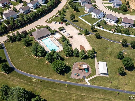 3rd image of 755 Seagate Dr