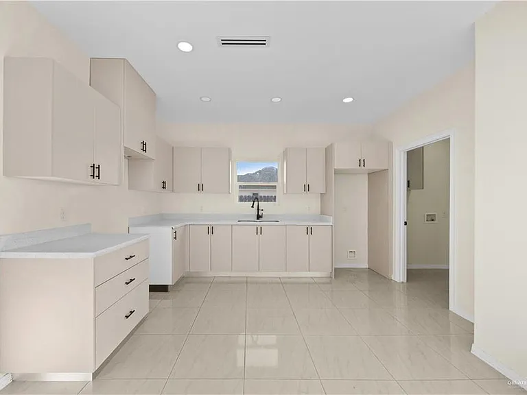 2308 San Pascual St — Photo 6