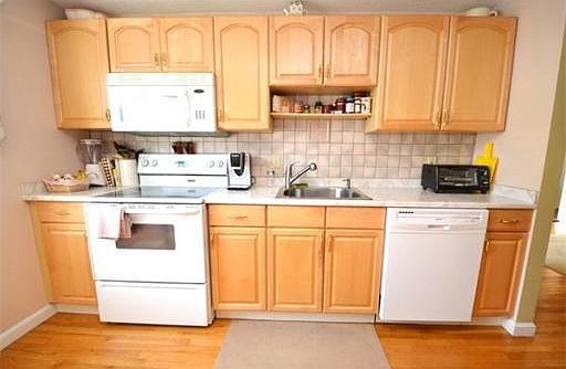 4th image of 42 Oakland Ave #A