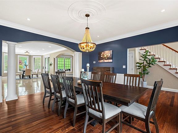 3rd image of 1046 Nottingham Ct